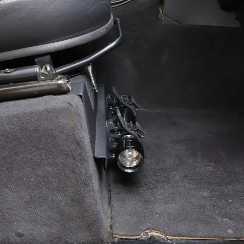 Car Accessories Under 1000 - Черный автомобильный держатель для фонарика под